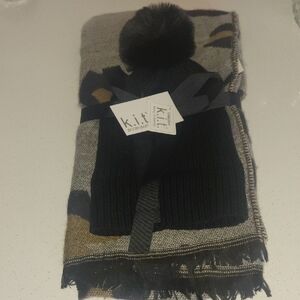 Black and Gray Pom-Pom Hat and Scarf Set